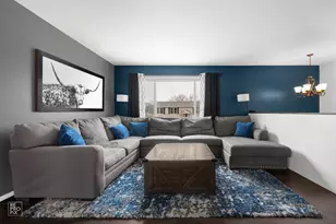 185 Harding Dr, Glendale Heights, IL 60139 - Photo 2