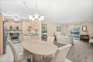 115 Hunt Club Dr, Saint Charles, IL 60174 - Photo 2