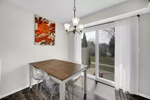 611 Kendall Ct, Schaumburg, IL 60194 - Photo 4