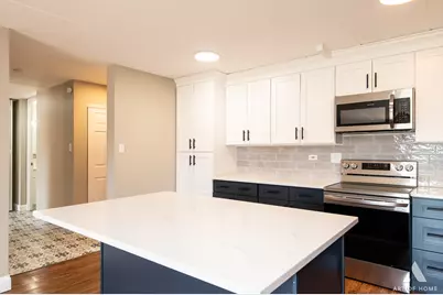 18 E Old Willow Road #205N, Prospect Heights, IL 60070 - Photo 6