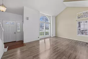 1797 Copperfield Ln, Crystal Lake, IL 60014 - Photo 2