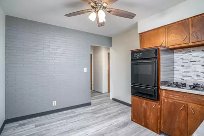 2612 24th Avenue, Rock Island, IL 61201 - Photo 6