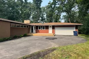 28450 N Shagbark Ln, Libertyville, IL 60048 - Photo 1