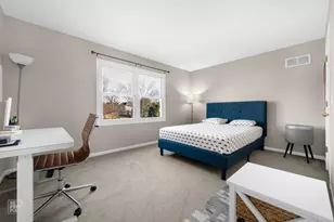 2220 Brookwood Dr, South Elgin, IL 60177 - Photo 12