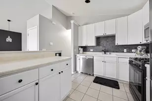 1002 Castleshire Dr, Woodstock, IL 60098 - Photo 14