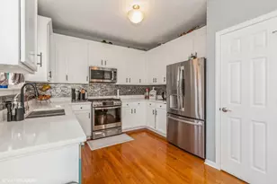 375 N Commerce St, Aurora, IL 60504 - Photo 2