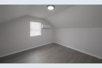 7653 S Saint Lawrence Avenue, Chicago, IL 60619 - Photo 18