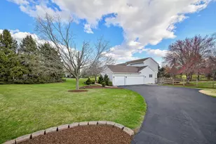 40W983 Line Dr, Elburn, IL 60119 - Photo 2