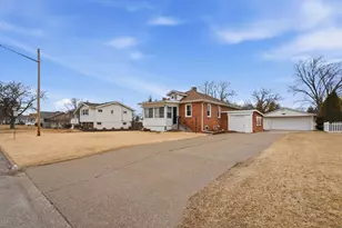 4301 17th Ave, Moline, IL 61265 - Photo 2