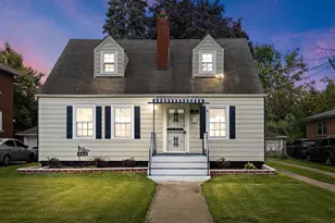 320 Streamside Dr, Harvey, IL 60426 - Photo 2