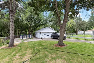 320 Streamside Dr, Harvey, IL 60426 - Photo 18