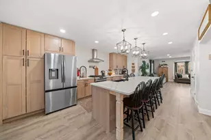 338 Lakelawn Blvd, Aurora, IL 60506 - Photo 2