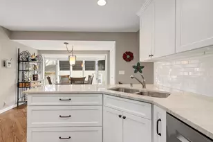 703 E Redwood Ln, Arlington Heights, IL 60004 - Photo 12