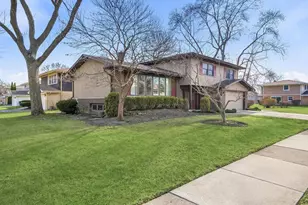 703 E Redwood Ln, Arlington Heights, IL 60004 - Photo 2