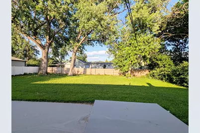 1S085 Summit Avenue, Oakbrook Terrace, IL 60181 - Photo 18