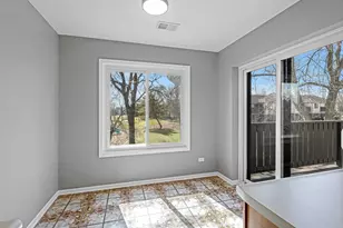 823 E Coach Rd, Palatine, IL 60074 - Photo 16