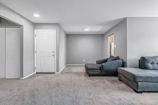 823 E Coach Rd, Palatine, IL 60074 - Photo 8