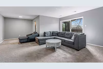 823 E Coach Road #8, Palatine, IL 60074 - Photo 12