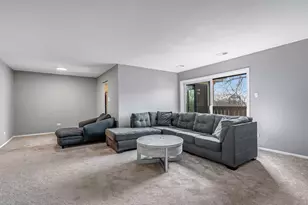 823 E Coach Rd, Palatine, IL 60074 - Photo 12