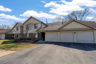823 E Coach Rd, Palatine, IL 60074 - Photo 4