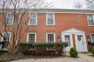 1410 Pebblecreek Dr, Glenview, IL 60025 - Photo 1