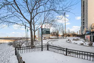 5757 N Sheridan Rd, Chicago, IL 60660 - Photo 16