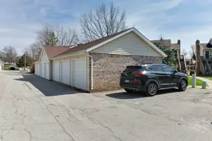 903 N Linden St, Normal, IL 61761 - Photo 24