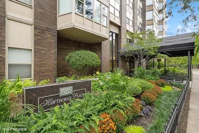 525 W Hawthorne Place #808, Chicago, IL 60657 - Photo 2