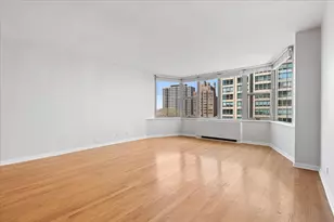 525 W Hawthorne Pl, Chicago, IL 60657 - Photo 12