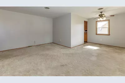 989 Dayton Court, Galesburg, IL 61401 - Photo 6