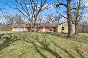 404 Oak Dr, Roberts, IL 60962 - Photo 1