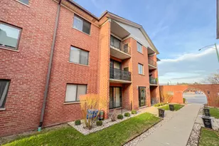 8422 W Catalpa Ave, Chicago, IL 60656 - Photo 2