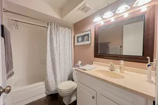 8422 W Catalpa Ave, Chicago, IL 60656 - Photo 22