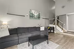 554 Alton Ct, Carol Stream, IL 60188 - Photo 6