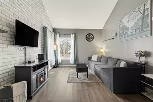 554 Alton Ct, Carol Stream, IL 60188 - Photo 4