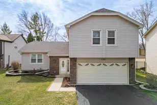 1300 Big Horn Trail, Carol Stream, IL 60188 - Photo 1