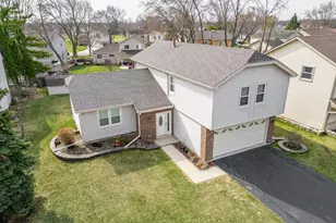 1300 Big Horn Trail, Carol Stream, IL 60188 - Photo 2
