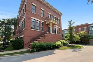 132 Dawson Dr, Elgin, IL 60120 - Photo 1