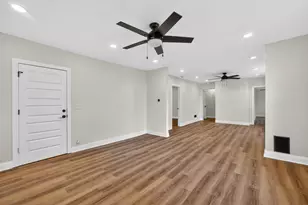 305 W Exchange St, Sycamore, IL 60178 - Photo 8