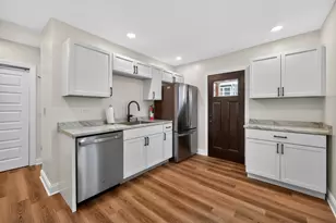 305 W Exchange St, Sycamore, IL 60178 - Photo 10