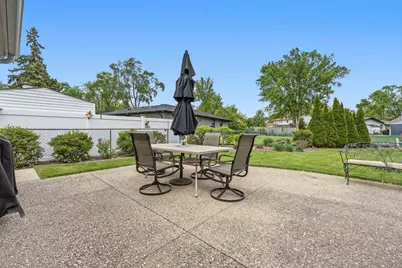 801 Delphia Avenue, Elk Grove Village, IL 60007 - Photo 36