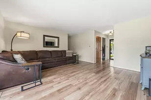 801 Delphia Ave, Elk Grove Village, IL 60007 - Photo 8