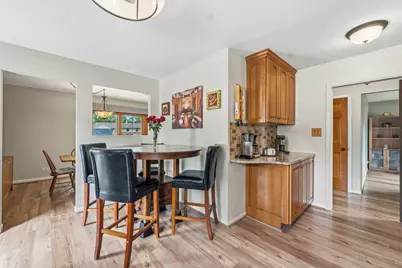 801 Delphia Avenue, Elk Grove Village, IL 60007 - Photo 12