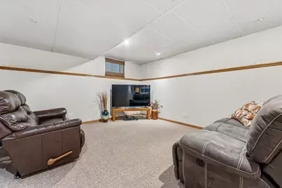 801 Delphia Avenue, Elk Grove Village, IL 60007 - Photo 32