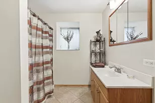 801 Delphia Ave, Elk Grove Village, IL 60007 - Photo 20