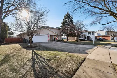 2019 E Avon Lane, Arlington Heights, IL 60004 - Photo 2