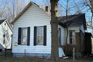 1039 E William St, Decatur, IL 62521 - Photo 2