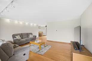 7220 Sprucewood Ave, Woodridge, IL 60517 - Photo 4