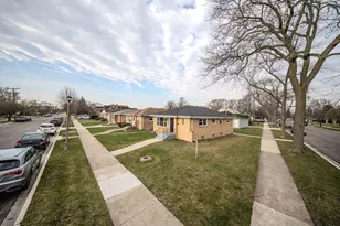 8058 E Prairie Rd, Skokie, IL 60076 - Photo 2