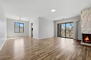 905 Knottingham Dr, Schaumburg, IL 60193 - Photo 2